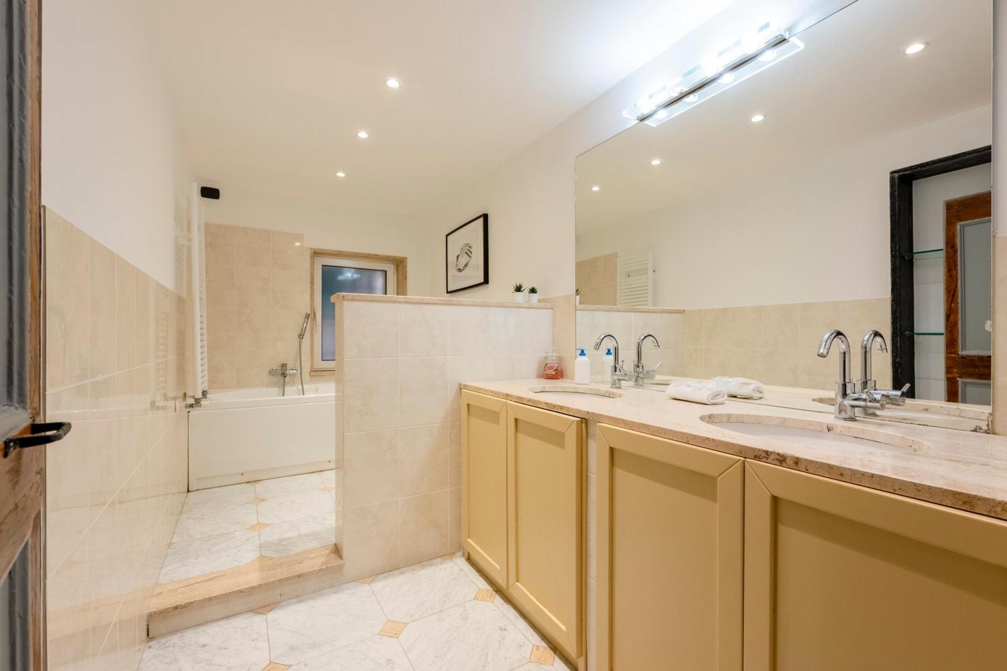 Beautiful Flat In The Historic Center - Happy Apartment *
