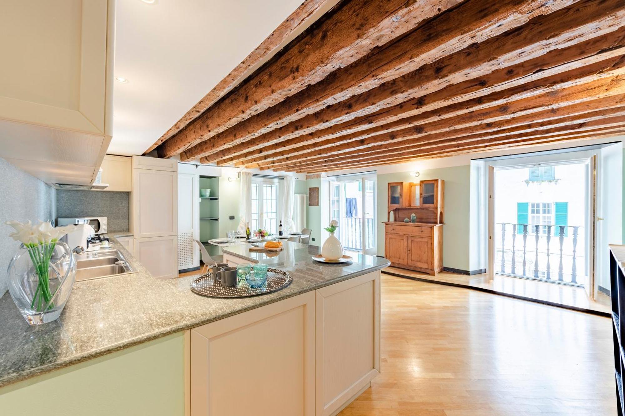 Beautiful Flat In The Historic Center - Happy Apartment Genoa